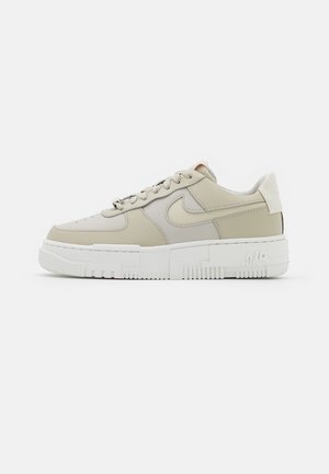 Sneakers laag - stone