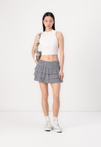 Hollister Co. RUFFLE MINI STRIPE - Minisvārki - dark blue