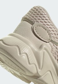 adidas Originals OZWEEGO KIDS - Baby shoes - aluminium aluminium aluminium