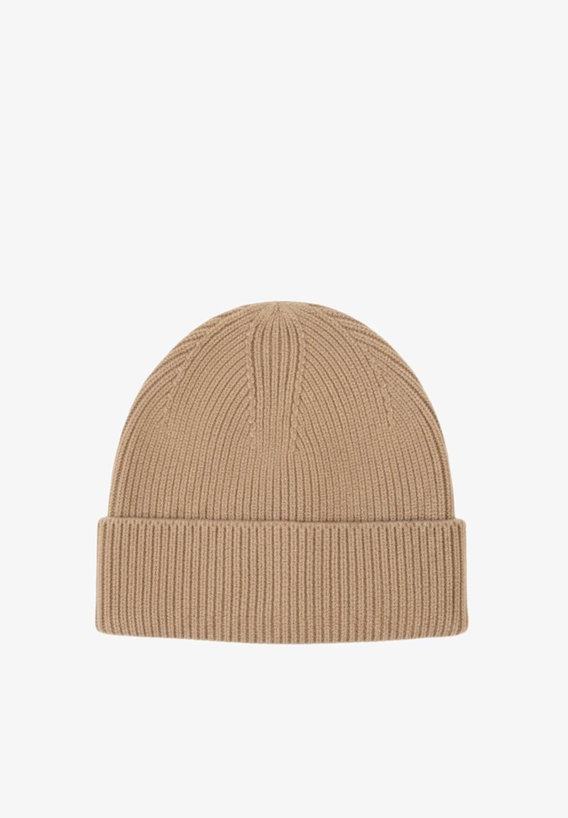 Bonnet beige côtelé en maille avec bord roulé, fabriqué en tissu doux.