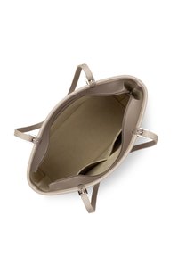 Borsa tote in pelle beige con doppio manico, chiusura con zip e ampio interno che presenta due tasche aperte.