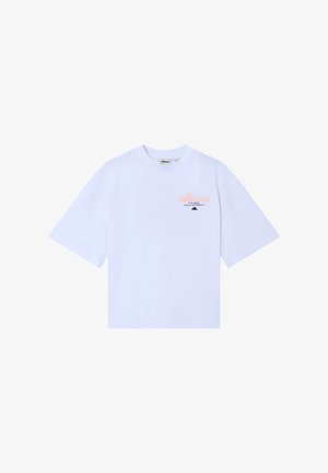 T-shirt blanc à manches courtes avec petit logo "ellesse" rose et noir sur la partie supérieure gauche de la poitrine et un col rond.