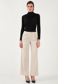 LELA SLIM FIT - Top s dlhým rukávom - black