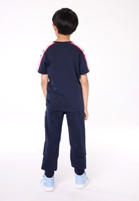 Champion RETRO SPORT PANTS UNISEX - Spodnji deli trenirk - new navy/white