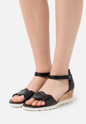 Marco Tozzi, Sandales compensées - black