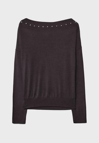 Haut à manches longues de couleur violet foncé avec un décolleté asymétrique, orné de clous décoratifs le long de l'encolure et une ceinture ajustée à la taille.