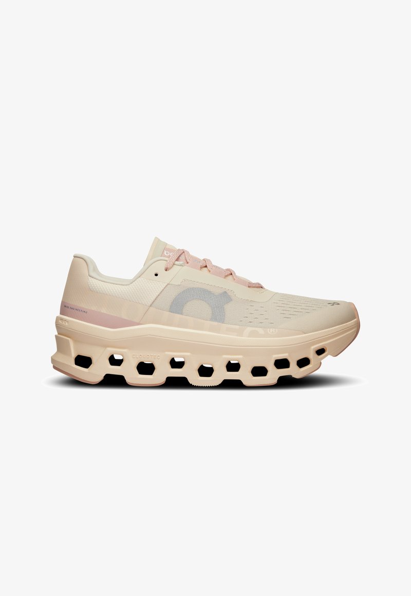 Chaussure de course beige clair avec semelle extérieure hexagonale, tige en mesh et accents roses discrets sur les lacets et la marque latérale. Technologie CloudTec.