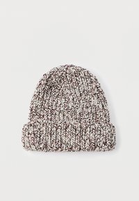 Căciulă tricotată cu textură mélange, cu fire albe, gri și burgundy. Design cu mansetă și vârf rotunjit. Material moale.