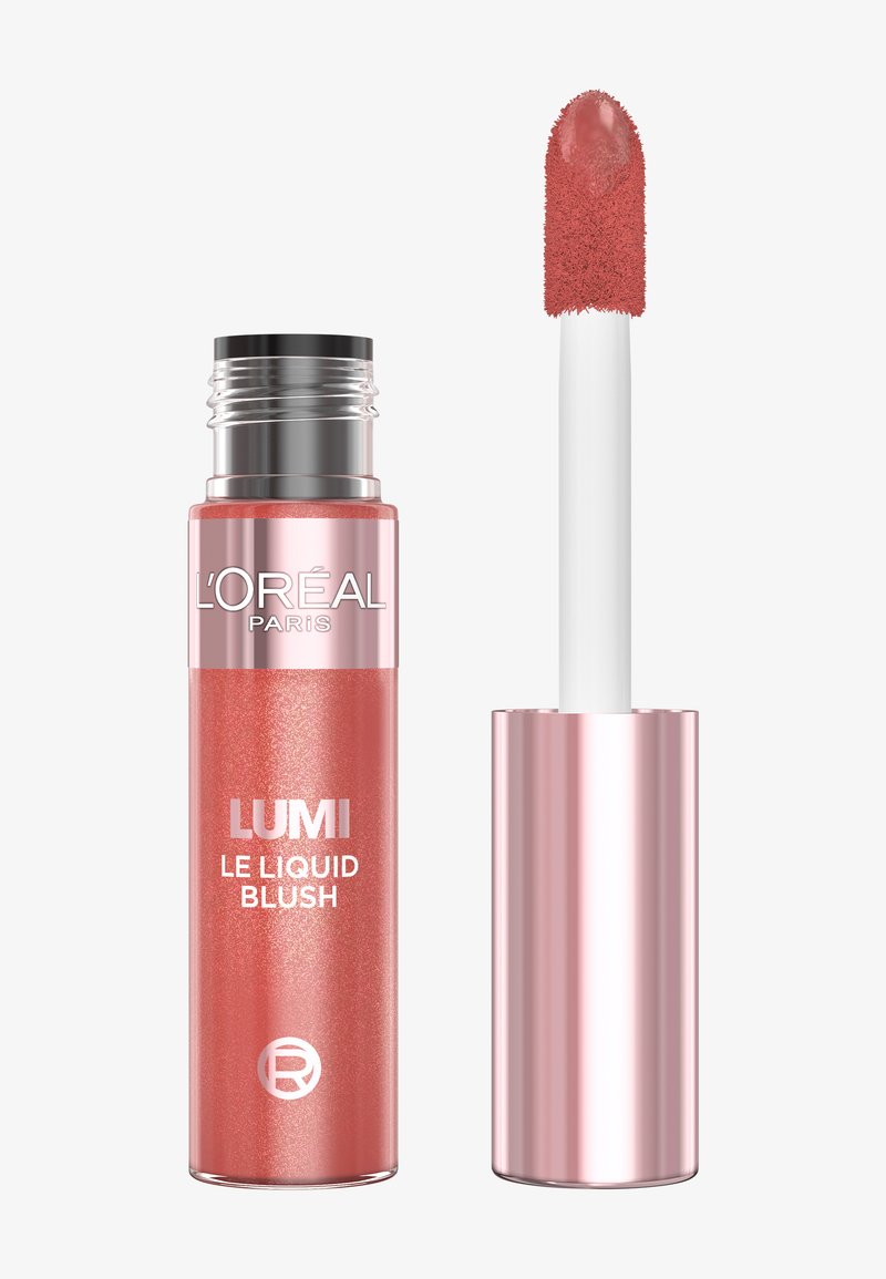 L'Oréal Paris Lumi Le Liquid Blush en rose corail scintillant avec applicateur, présenté sur fond blanc avec du blush visible au bout de l'applicateur.