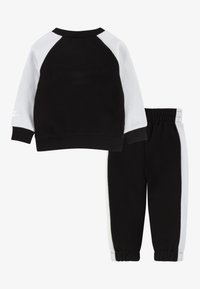 Nike Sportswear FUTURA SET - Trenirka - black/pure platinum/white