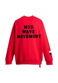 Sudadera roja con texto en lentejuelas negras "MOD WAVE MOVEMENT" en la parte posterior, con mangas largas y un corte clásico.