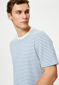 Koton - T-shirt z nadrukiem