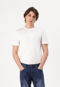 Thumbnail Image 5