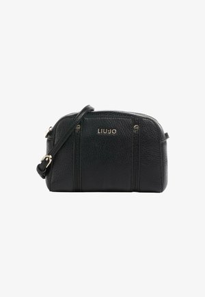 Zwarte leren crossbodytas met een gestructureerde afwerking, voorzien van goudkleurige hardware, logodetails en een ritssluiting. Ronde vorm en verstelbare band.