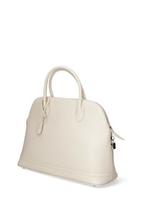 Borsa a mano in pelle beige con forma strutturata, parte superiore arrotondata, manici doppi e chiusura con zip. Presenta una texture liscia e un piccolo dettaglio in metallo.