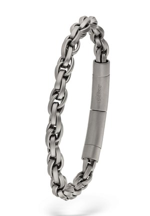 Mattes silbernes Gliederarmband mit dicken, ineinandergreifenden Gliedern und einem glatten Magnetverschluss, der mit "s.Oliver" graviert ist.