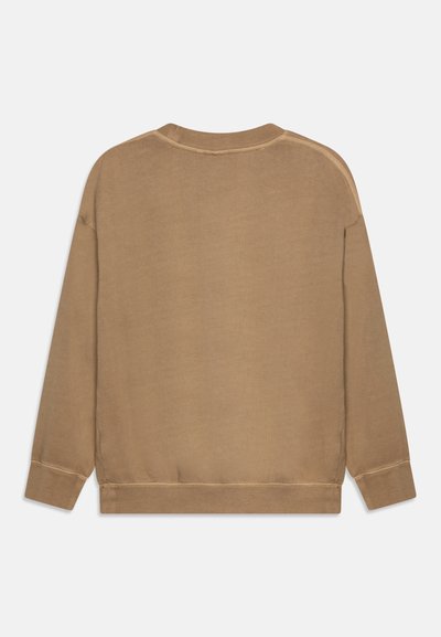 Brun sweatshirt med lange ermer, rund hals, ribbestrikkede mansjetter og en avslappet passform. Laget av mykt, teksturert materiale med minimal detaljering.