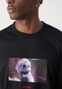 HUGO DIJACK - T-shirt med print - black