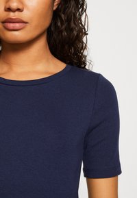 GAP Základné tričko - navy