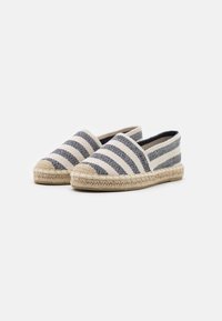 Scarpe espadrillas con tomaia in tessuto a righe blu navy e crema, con suola intermedia in juta intrecciata e tallone chiuso con un morbido rivestimento interno.