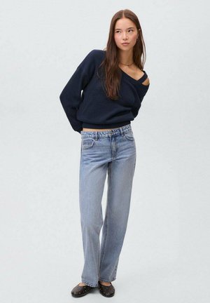 WITH CUT-OUT - Stickad tröja - royal blue