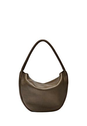 Braune Leder-Schultertasche mit rundem Boden und einem gepolsterten Träger vor weißem Hintergrund.