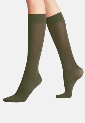 Undurchsichtige, kniehohe Socken in dunklem Olivgrün, mit einer glatten Textur und einem eng anliegenden, gerippten Bündchen am oberen Ende. Keine sichtbaren Muster oder Beschläge.