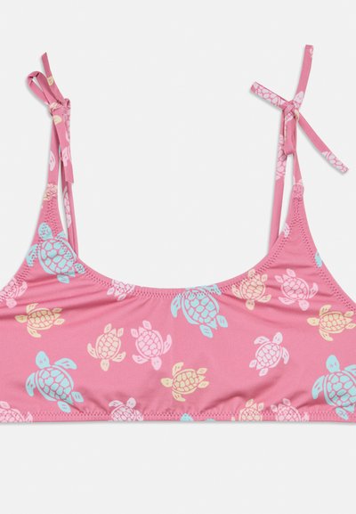 Haut de bikini rose ornée d'un motif de tortue en bleu et jaune, fabriqué en tissu lisse avec des bretelles ajustables à nouer aux épaules.