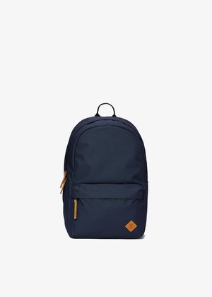 Zaino blu navy con una texture liscia, tasca esterna con zip e dettagli in pelle testa di moro. Presenta un logo a diamante sulla parte anteriore inferiore.