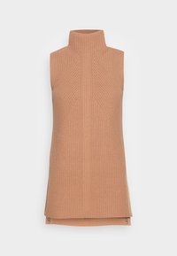 Maglione senza maniche color cammello con colletto a dolcevita, presenta motivi testurizzati e un orlo leggermente svasato su uno sfondo bianco.