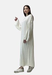 Elara Strickkleid - weiß