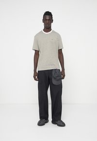 Lacoste Marškinėliai su spaudiniu - white/olive