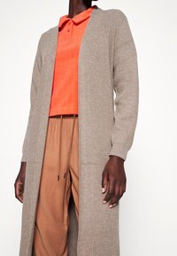 Object Cardigan - beige