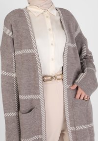 Modanisa Chaqueta de punto - grey