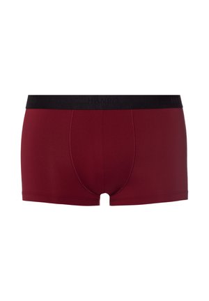 Burgundzkie bokserki wykonane z gładkiego, elastycznego materiału. Posiadają czarną elastyczną talię z wybitym na niej nazwą marki.