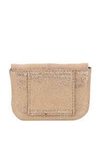 Zlatá texturovaná kabelka s hladkým povrchem a přední kapsou. Materiál obsahuje drobné tečky, které vytvářejí třpytivý vzhled.