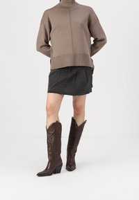 VILA Stickad tröja - brown