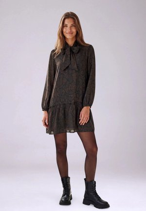 Street One Studio, KNEE-LENGTH CHIFFON DRESS WITH A SHAWL COLLAR - Robe de jour - charred brown