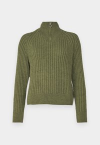 Jersey de color verde oscuro con relieve, cuello alto y cremallera. Cuenta con mangas largas y cintura ajustada. Fabricado en tejido de punto texturizado.