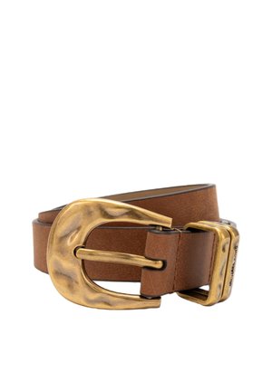 Ceinture en cuir marron avec grande boucle en laiton texturé et boucles en laiton assorties, dont une gravée du logo Michael Kors.