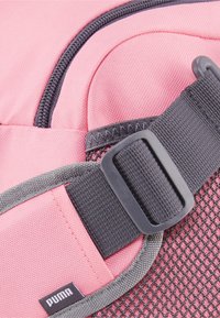 Puma CHALLENGER DUFFEL - Bolsa de viaje - fast pink