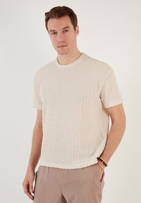 REGULAR FIT - Tricou basic - ecru