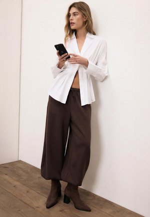 Stradivarius STRETCH - Gležnjarji z visoko peto - brown