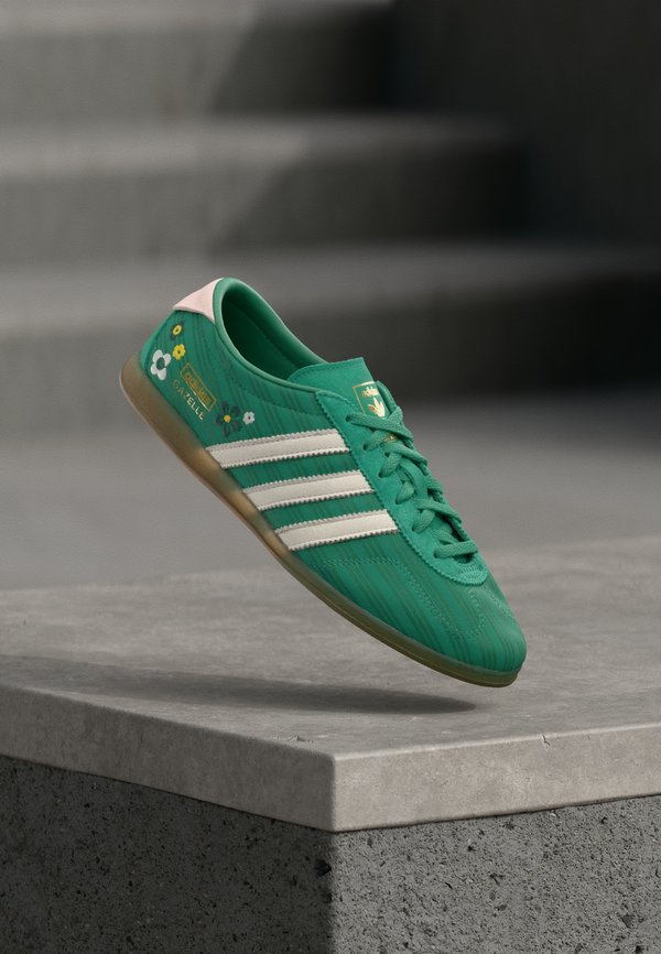 GAZELLE LO PRO W X LIBERTY - Sneakers low - bold green/off white