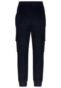 Schwarze Baumwoll-Cargo-Hosen mit elastischem Bund, ausgestattet mit Seitentaschen und schmal zulaufenden Beinen. Glatte Textur, strapazierfähiger Stoff, minimalistisches Design.