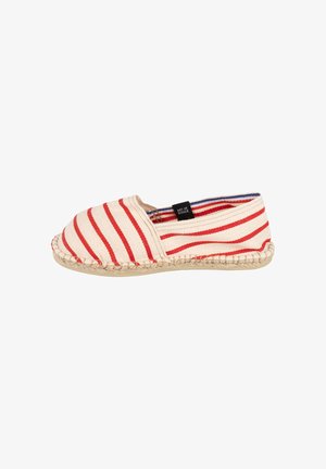 Espadrille en toile rayée beige et rouge avec une semelle en jute tressé. Dotée d'un bout arrondi et d'un design flexible avec une doublure intérieure.