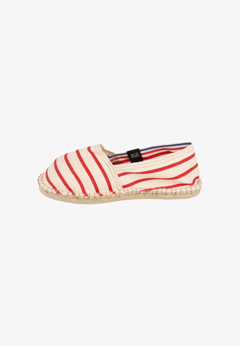 Espadrille en toile rayée beige et rouge avec une semelle en jute tressé. Dotée d'un bout arrondi et d'un design flexible avec une doublure intérieure.
