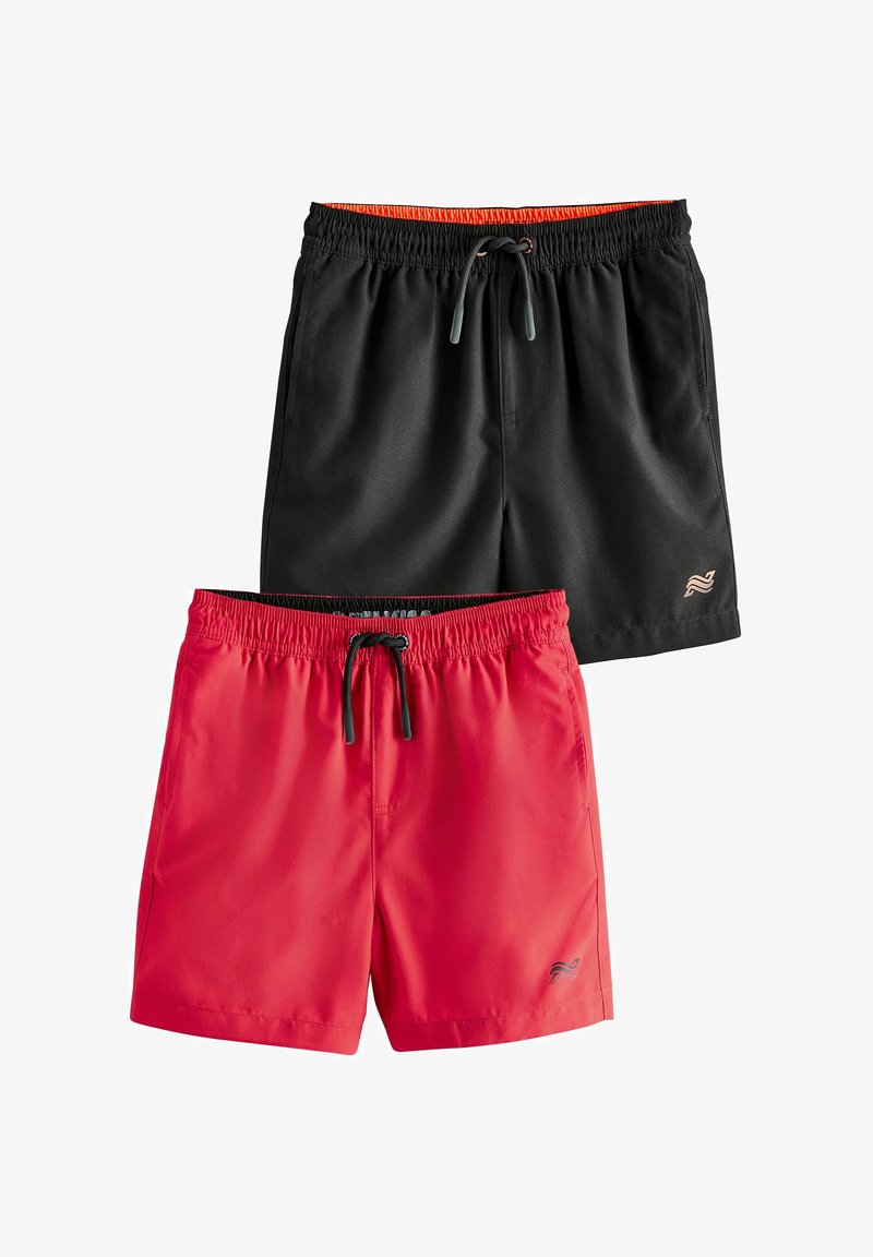 Deux paires de shorts de bain pour hommes, une noire et une rouge, toutes deux avec une taille élastique et un cordon de serrage, et un petit logo sur la partie inférieure de la jambe.