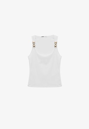 Weißes ärmelloses Oberteil mit quadratischem Ausschnitt und goldfarbenen Kettendetails an den Schulterriemen.
