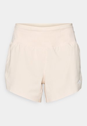 Svetlo bež atletske kratke hlače z visokim pasom, izdelane iz mehkega materiala, z diskretno oznako na spodnjem desnem delu noge.